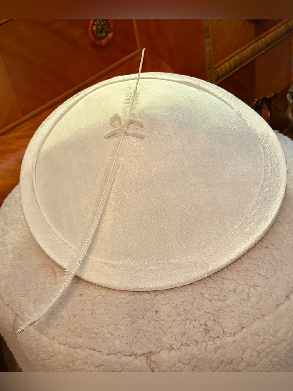 1950s White Asian Oriental Cone Shaped Wide Brim Platter Tilt Hat Feather - Picture 3 of 4